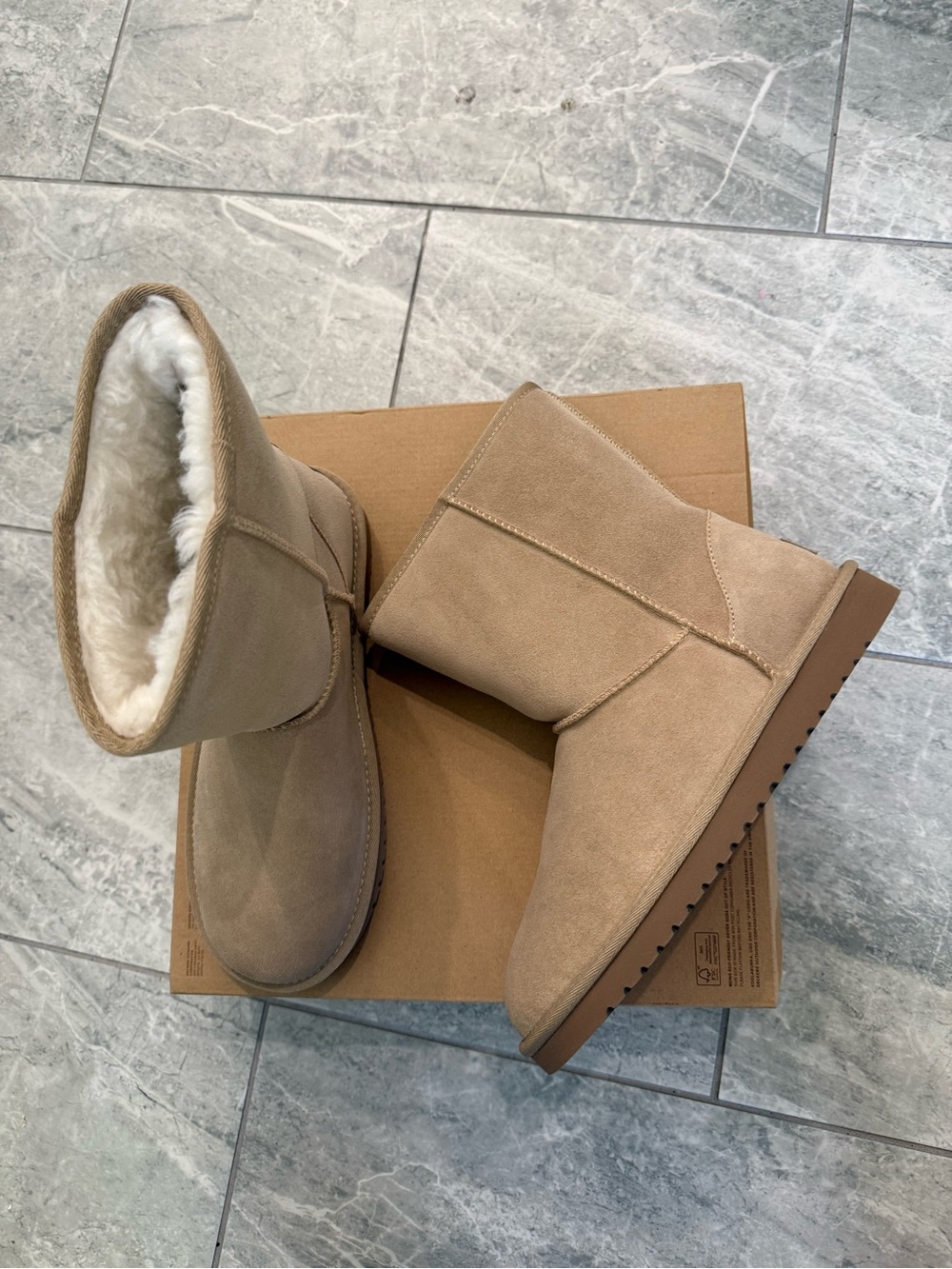 New womens Sz 9 Koolaburra Suede Shearling Boots